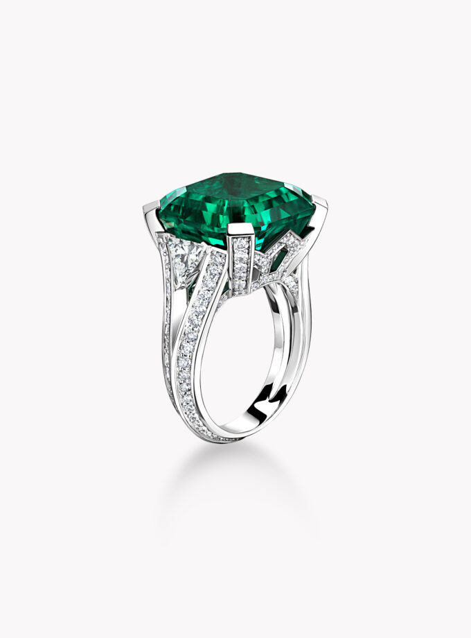 Кольцо с изумрудом 15 карат и бриллиантами