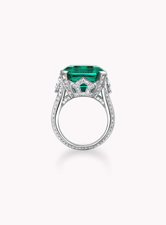Кольцо с изумрудом 15 карат и бриллиантами