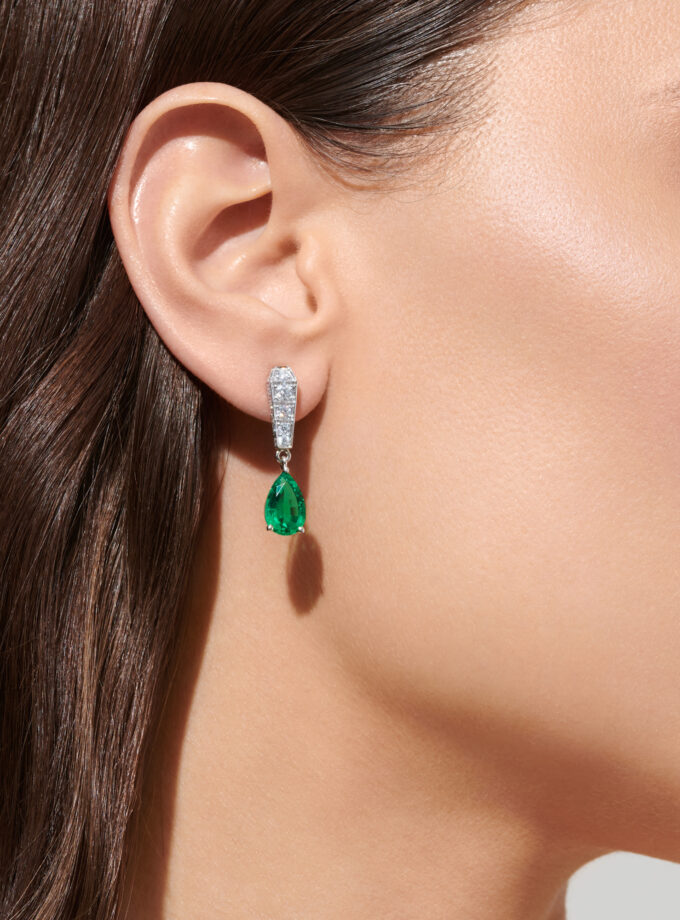 Длинные серьги с изумрудом 3,880 карат и муассанитами 0,977 карат