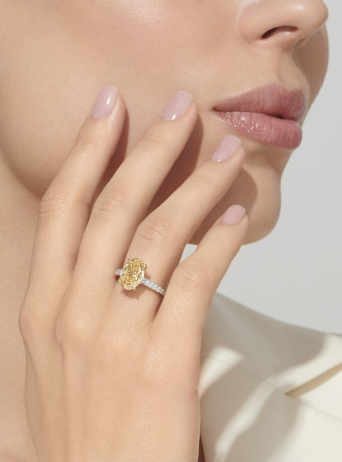 Кольцо с желтым муассанитом Fancy Yellow 4,5 карат