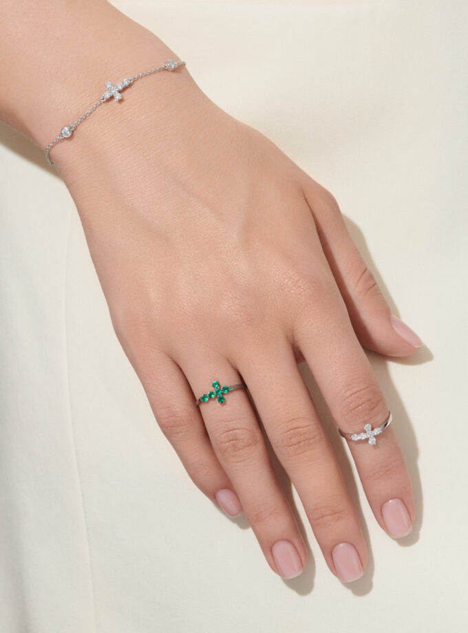 Кольцо символ, белое золото, муассаниты 0,34 карата