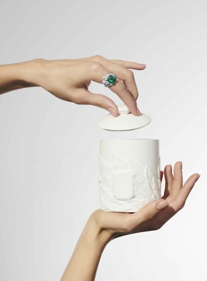 Свеча с ароматом сантала