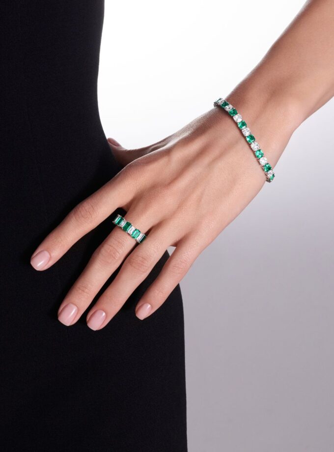 Теннисный браслет c изумрудами и муассанитами
