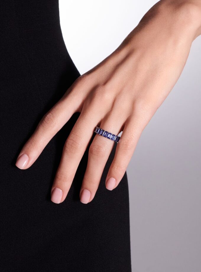 Кольцо дорожка с сапфирами