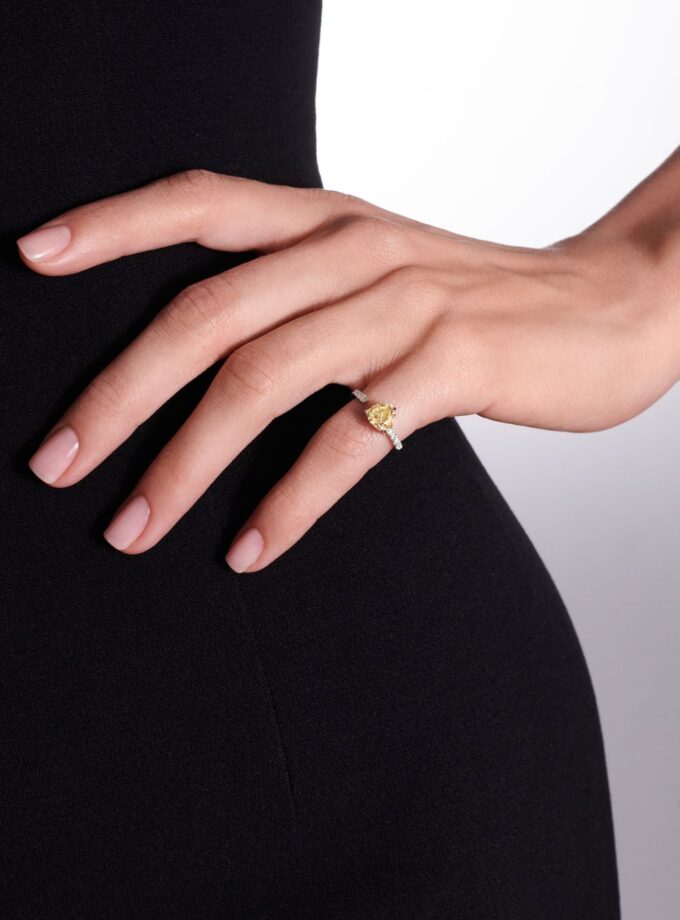 Кольцо комета с желтым муассанитом