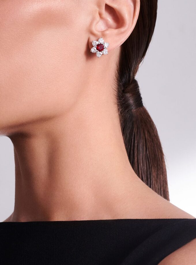 Пусеты с рубином и муассанитами