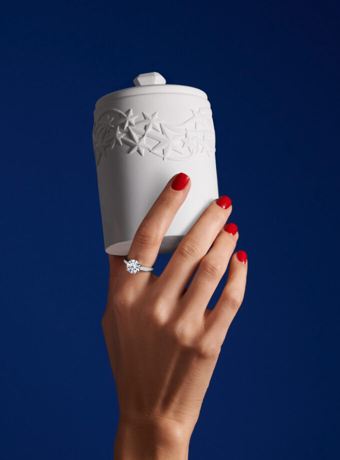 Свеча с ароматом кашемирового дерева