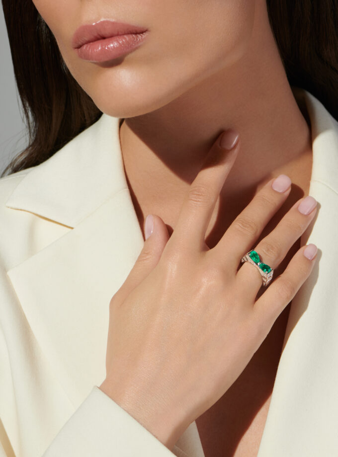 Кольцо геометрия с изумрудами 1,68 кт., муассаниты огранки круг 1 карат