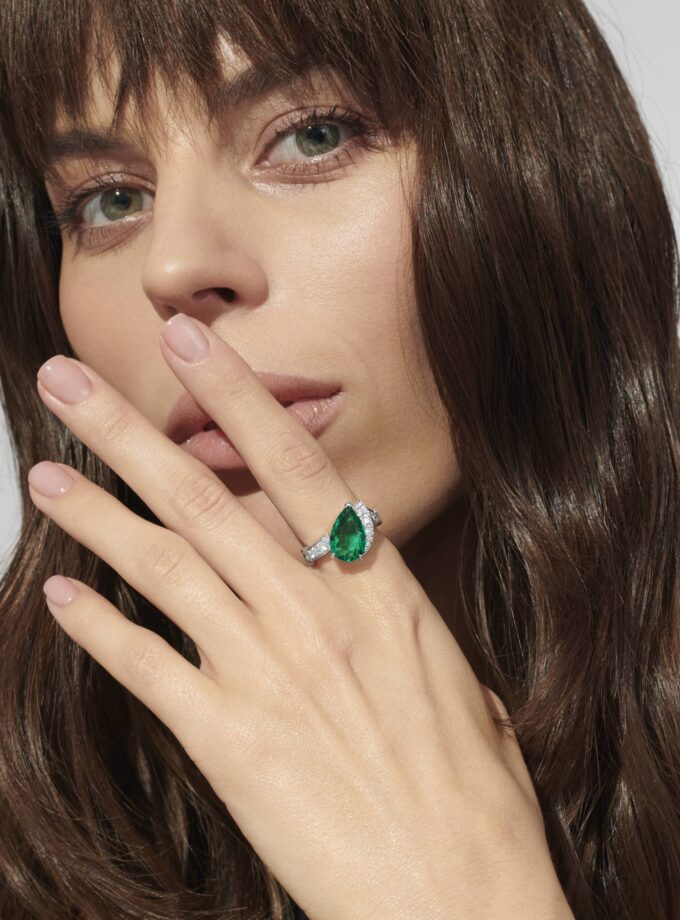 Кольцо с изумрудом и муассанитами