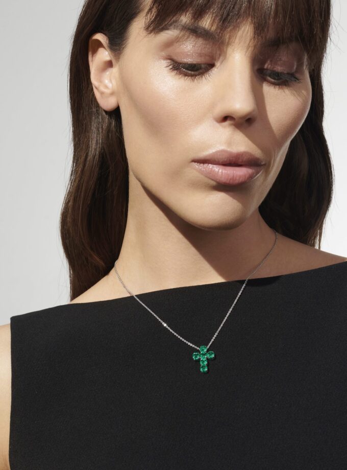 Колье крест с изумрудами 3,49 карат