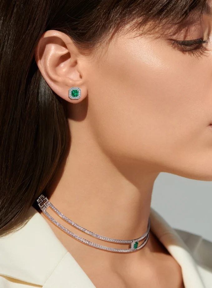 Чокер с лабораторно выращенным изумрудом и муассанитами