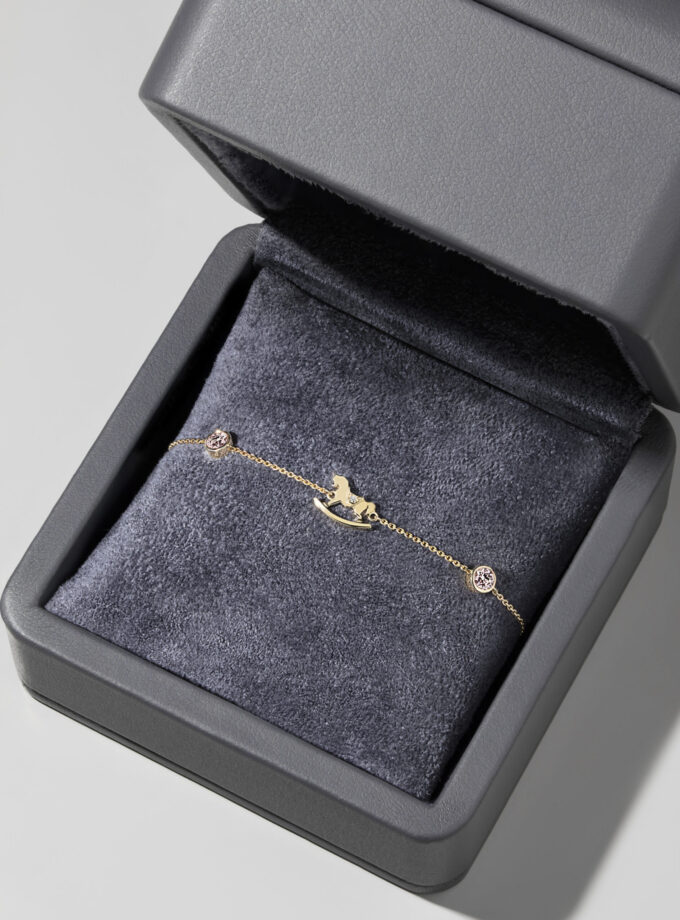 Браслет с бриллиантом и розовыми сапфирами