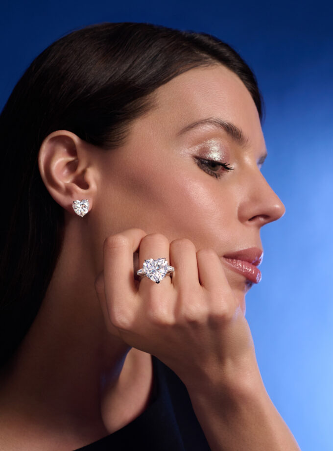 Кольцо с муассанитом огранка сердце