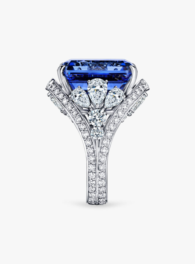 Кольцо с сапфиром и бриллиантами