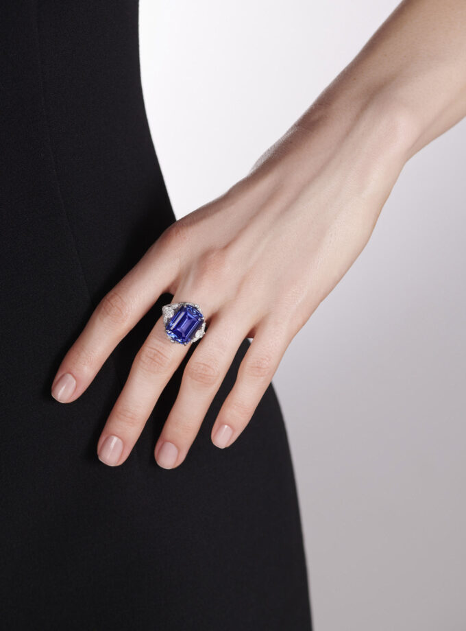 Кольцо с сапфиром и бриллиантами