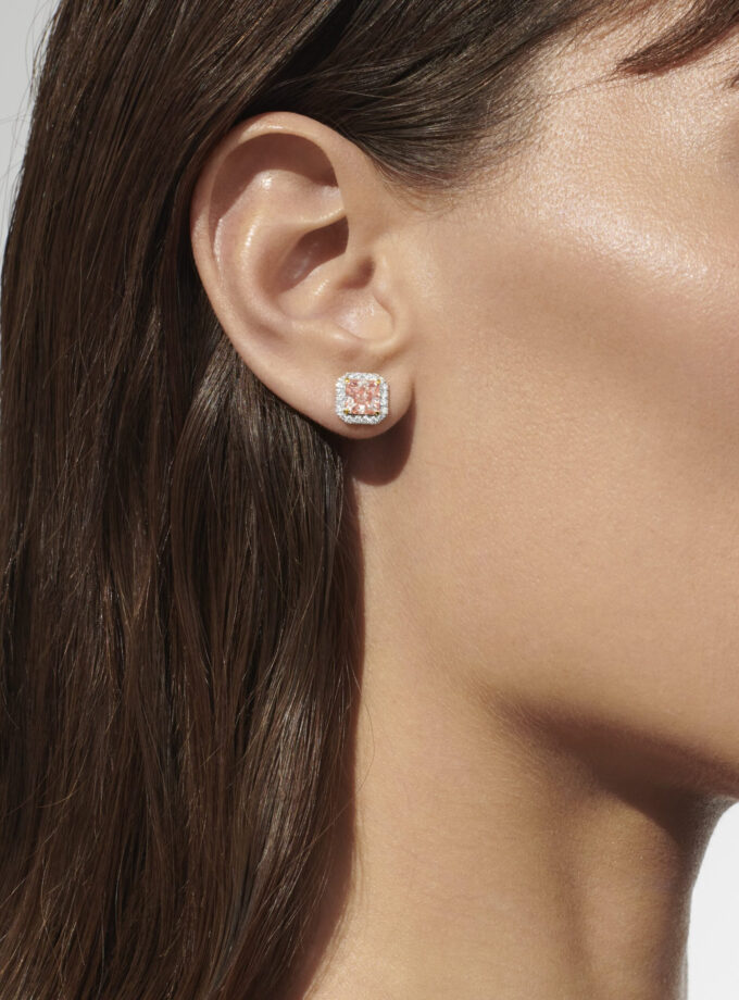 Пусеты с розовыми сапфирами и бесцветными муассанитами